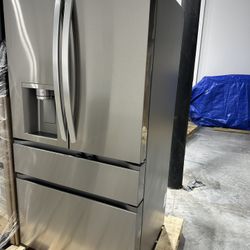 Open Box LG LF25G8330S 25 cu ft Counter-Depth MAX 4-Door French Door Refrigerator – Great Price + Warranty! 