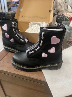 Dr Martens 1460 ZIP HEART LUG SOLE BOOT IN BLACK Size 9