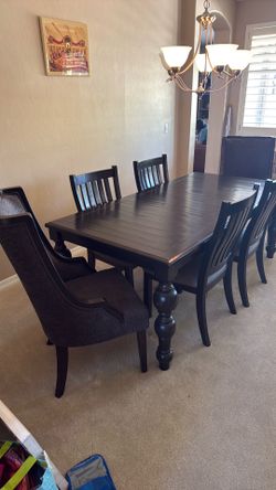Signature Design 7 Piece Dining Room Set with extention