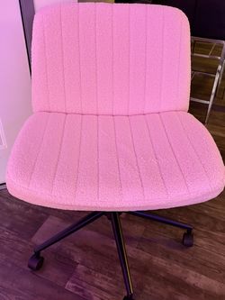 Criss Cross Chair With Wheels