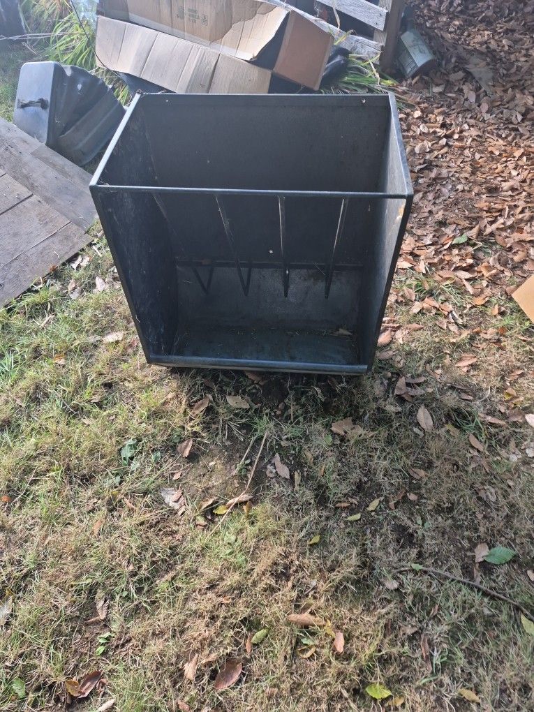 Hay Feeder