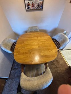 Kitchen Table And 4 Chairs