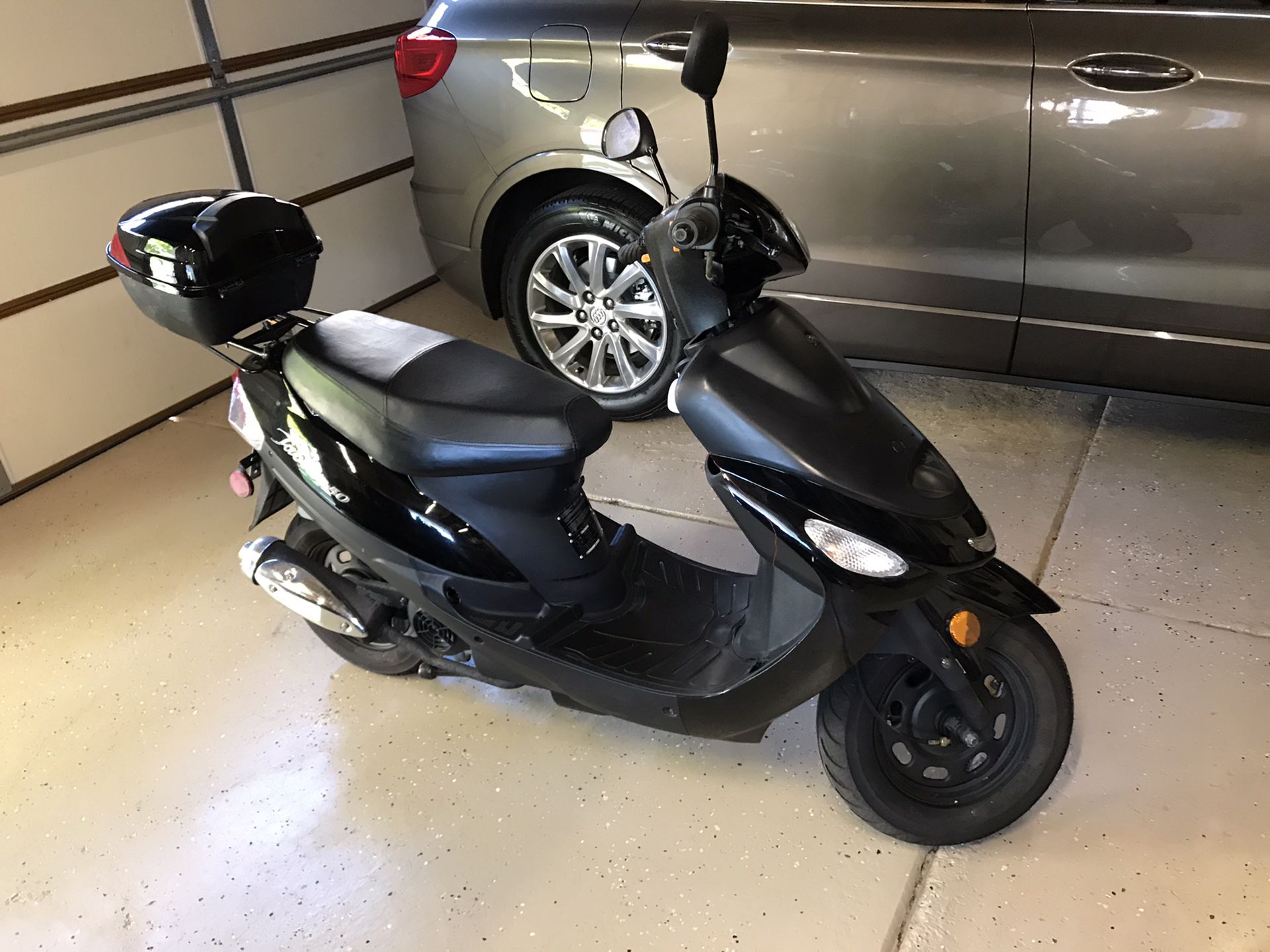 2014 TaoTao 49cc scooter (SERIOUS BUYERS ONLY)