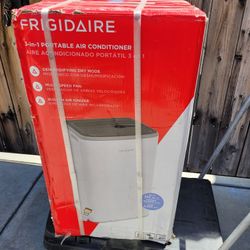 Frigidaire 10,000 BTU (Ashrae) Portable Air Conditioner