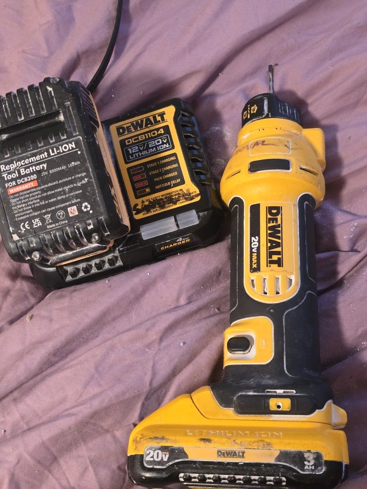 Dewalt Drywall Cutting Tool With 2 20v Batteries And Charger