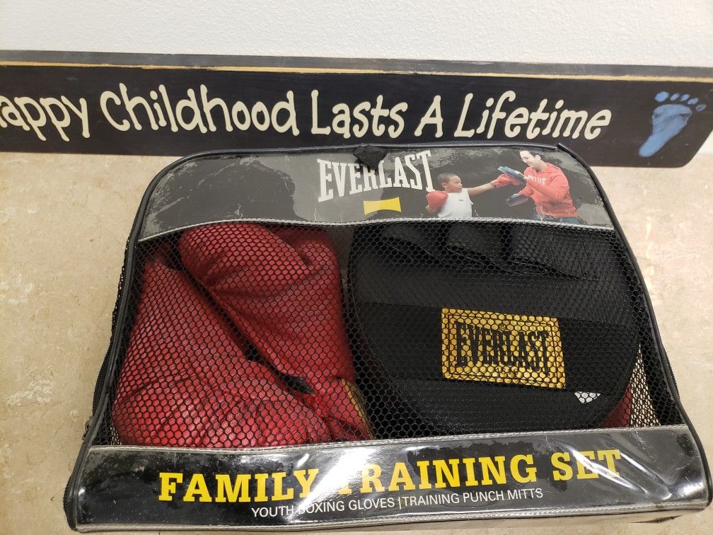 Family Training Set. Youth Gloves And Training Punch Mitts