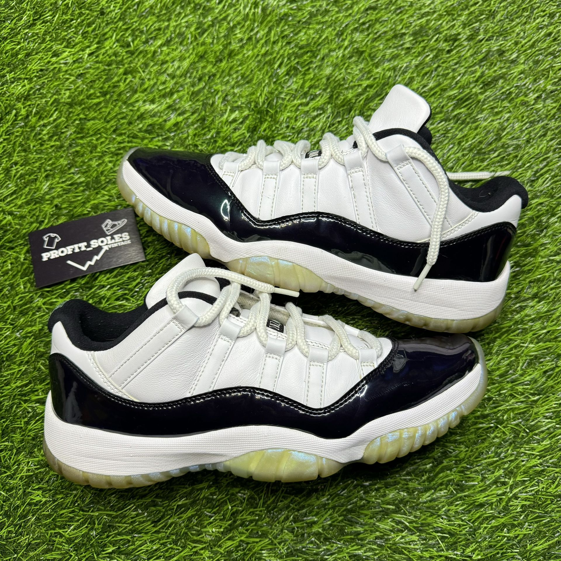 Jordan 11 Low Iridescent Size 10.5