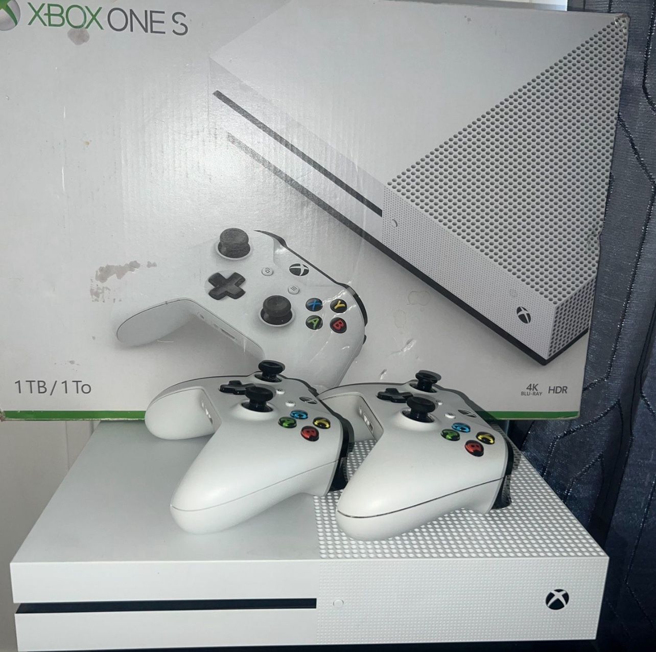 Xbox one console like new condition with box