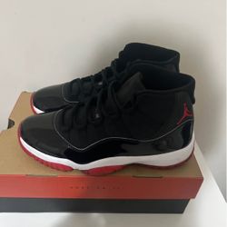 Jordan Playoff 11/ Bred 11 Size 10.5 VNDS