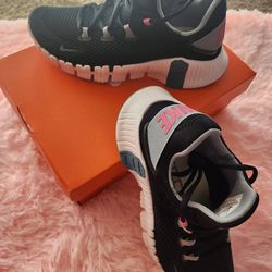 Women’s Metcon 4 Size 6.5