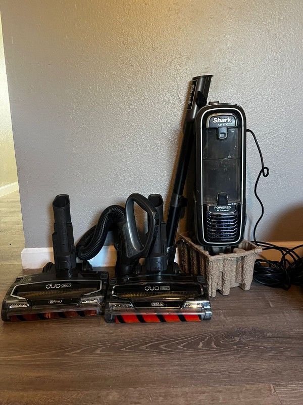 Shark Apex DuoClean Upright AX952