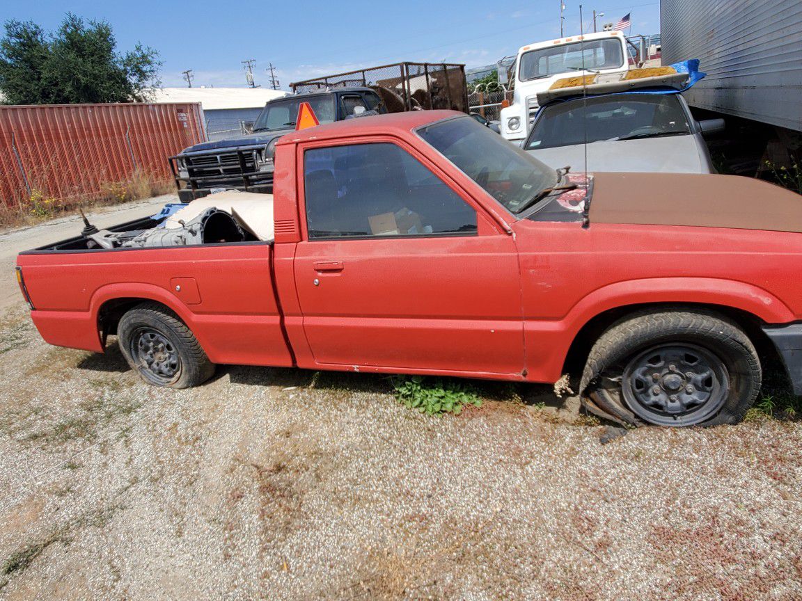 1991 Mazda b2200 fuel injected 5speed parting out