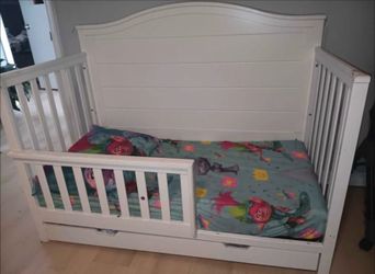 Toodler bed wth mattress