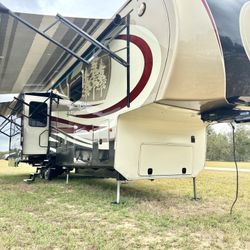 2016 REDWOOD fifth Wheel 39ft With 3 Slide Outs On Board Generator 