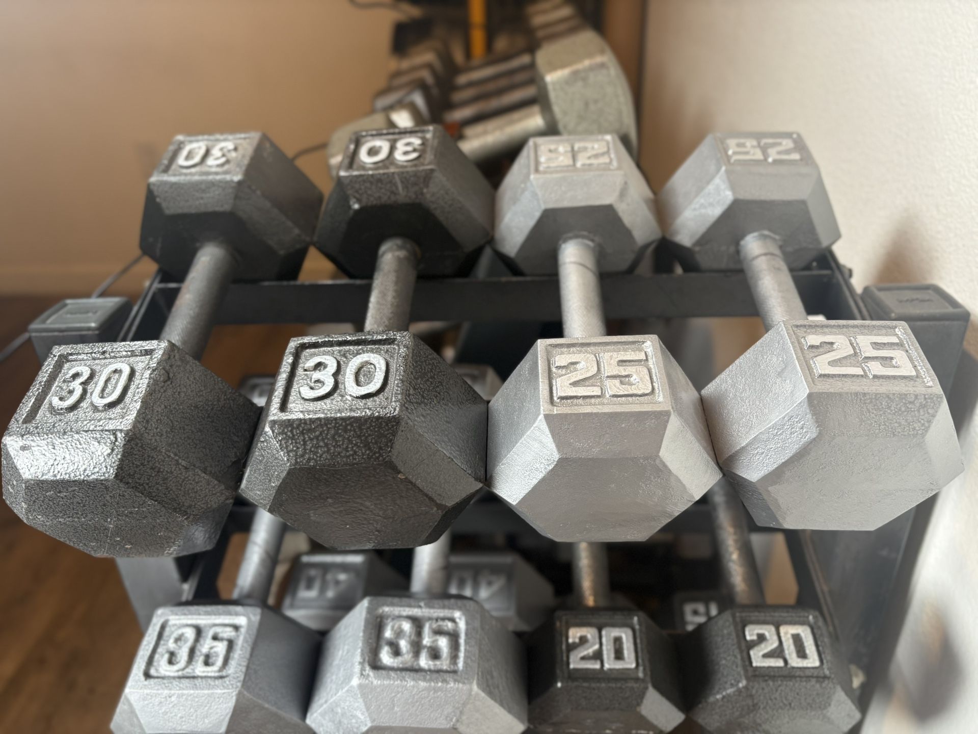 Set Of Cast Iron Hex Dumbbells 15s To 45s Total : 420 lbs (NO RACK INCLUDED)