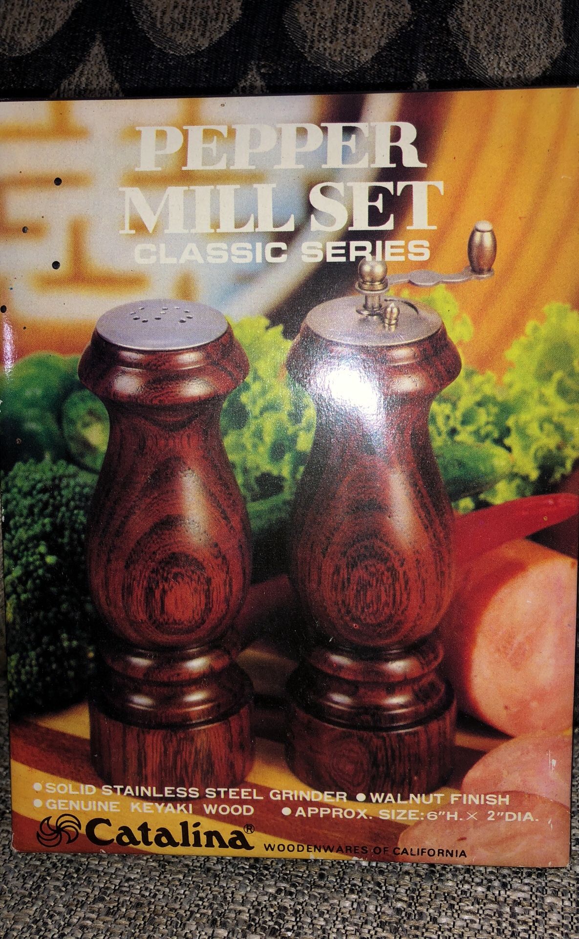 Pepper Mill Set Classic Series . Please see all the pictures and read the description