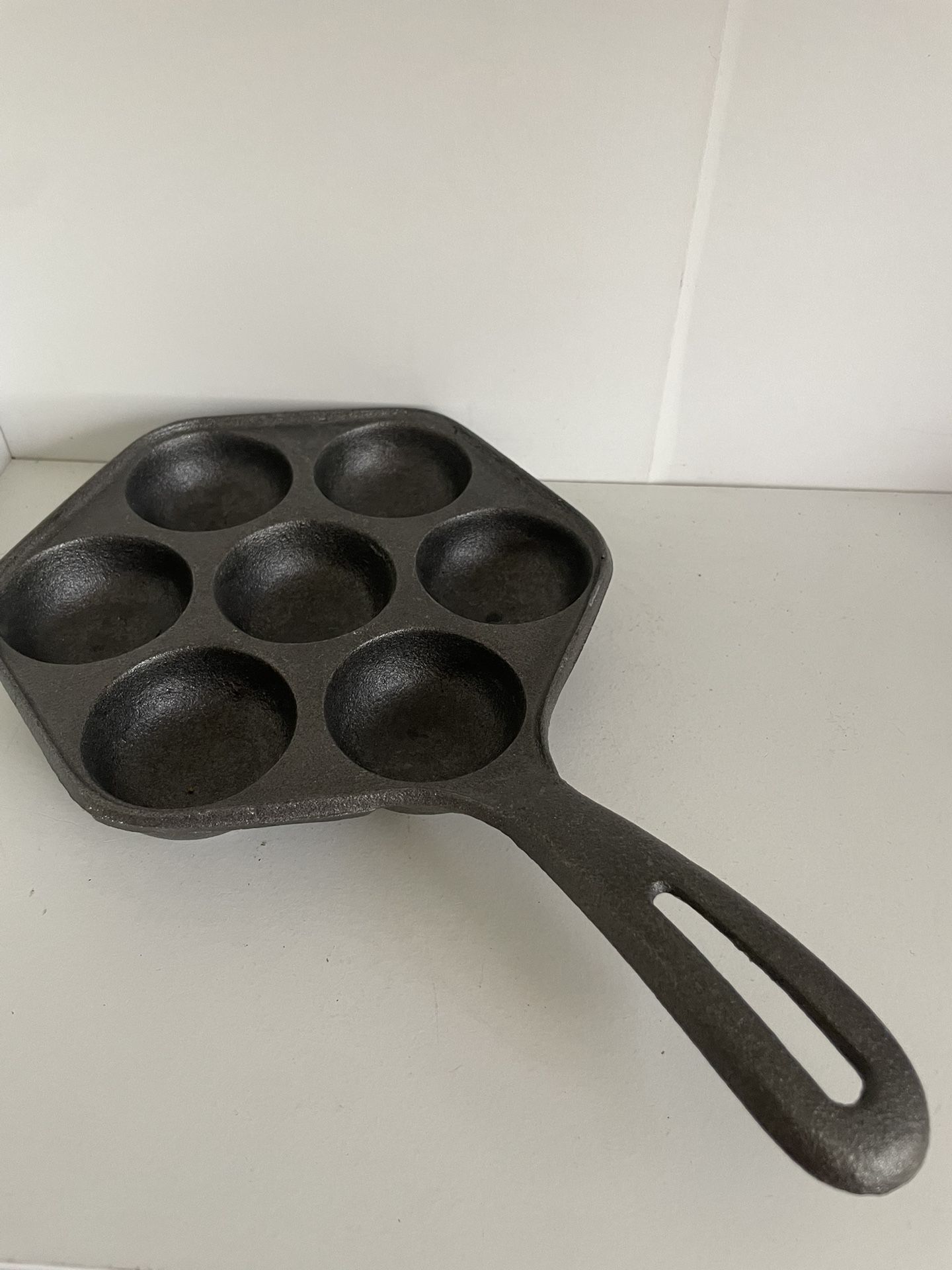 Vintage Cast Iron Cake Pan & Egg Poacher - Excellent Condition