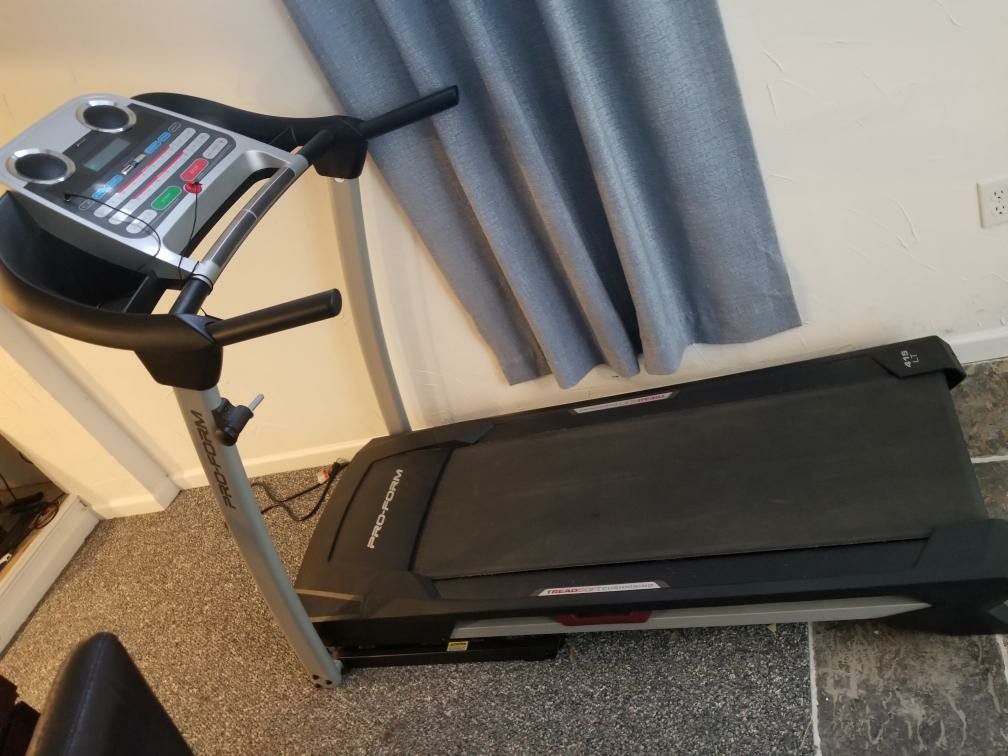 ProForm 415 LT LOCAL PICK UP ONLY!! TREADMILL LOCATED IN PENNSYLVANIA!!!!!!!!! NO SHIPPING!!!!