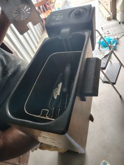 This item is a Presto ProFry immersion element deep fryer, used for cooking foods by submerging them in hot oil.
Features a powerful 1800-watt immersi