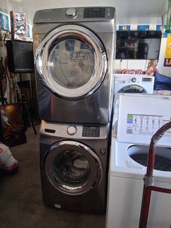 Samsuung Stackable High Efficiency Gaz Dryer And Washer Set