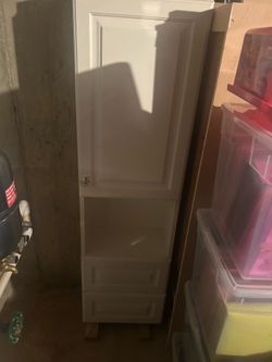 2 wall cabinets.