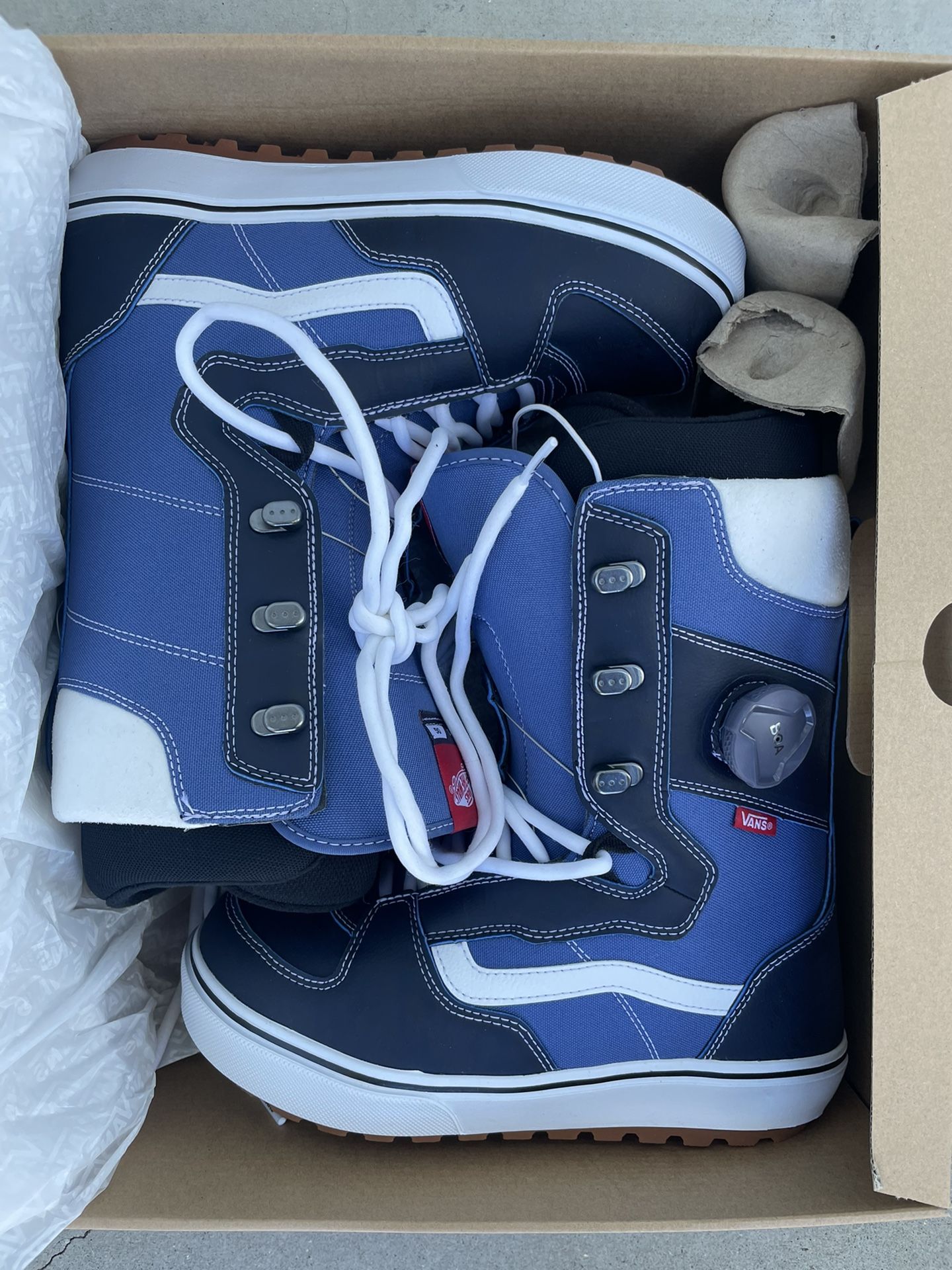 Vans Invado OG Snowboard Boots Size 8.5 for Sale in Chula Vista