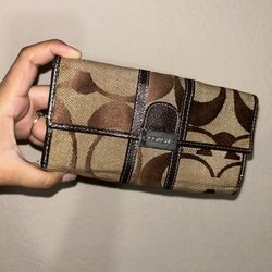 Coach women’s Brown Wallet 