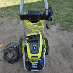 Hidrolavadora eléctrica con cable de agua fría RYOBI de 2700 PSI y 1,1 GPM