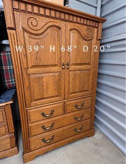 Vintage Oakwood Interiors Queen Bedroom Set