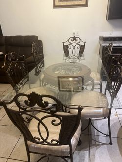 Ashley table and 6 chairs , No damage or stains