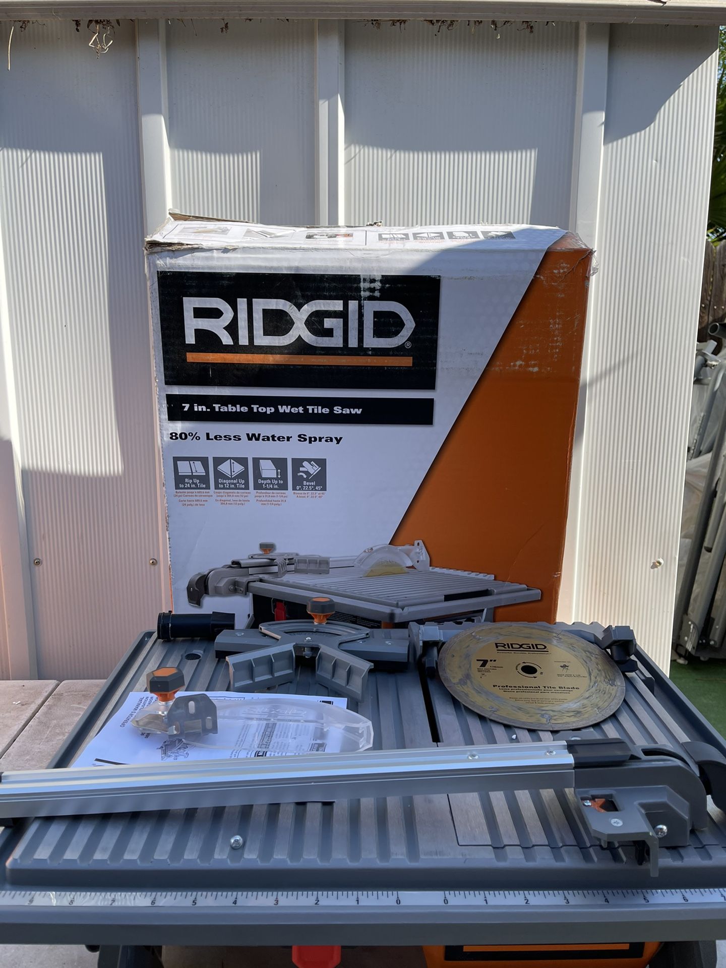 RIDGID 6.5 Amp Corded 7 in. Table Top Wet Tile Saw