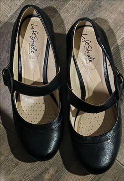 Women's  Black Life Stride  Shoes Size 7W