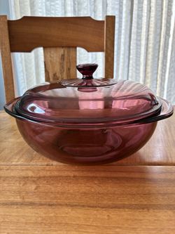 Vintage Pyrex Cranberry 2 qt Casserole dish
