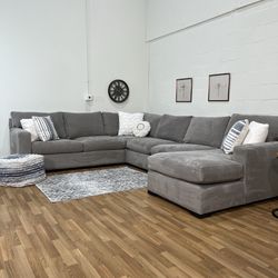 Crate & Barrel Axis 4 Piece Sectional Couch | 7k Retail Value | Free Delivery!