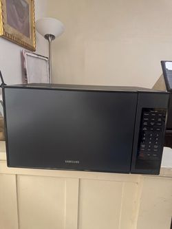 Samsung Black Countertop Microwave