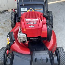TROY-BILT Self Propelled lawnmower. Like New condition lawn mower.