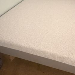 Zinus Queen bed And Bed Frame 