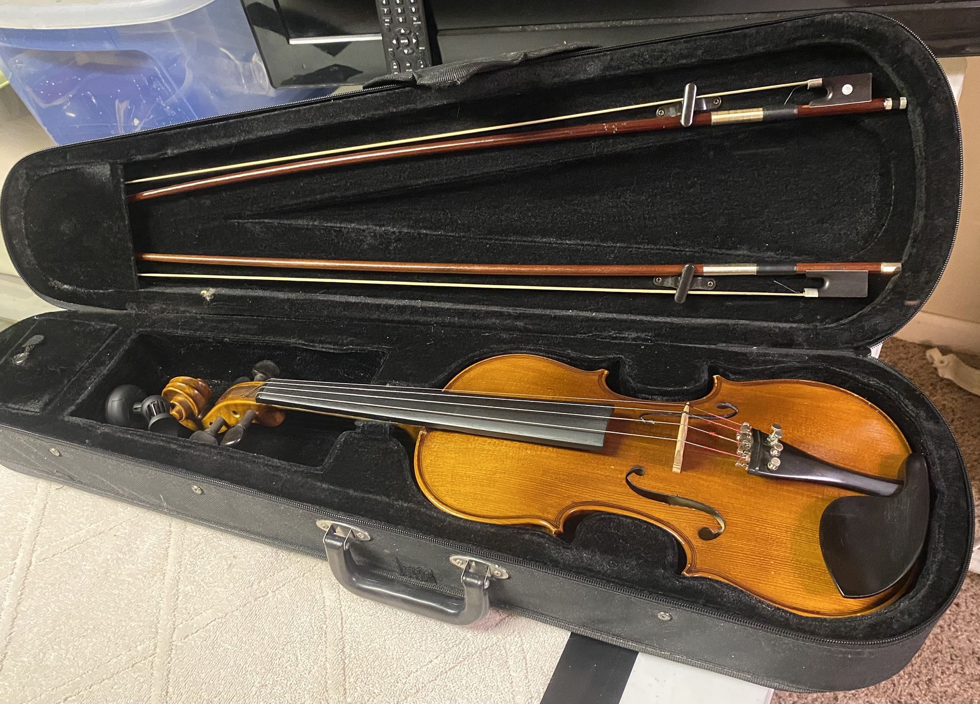 Gailani 4/4 Violin - Made In Beijing (2000/2009) with Case, Bows, and Accessories