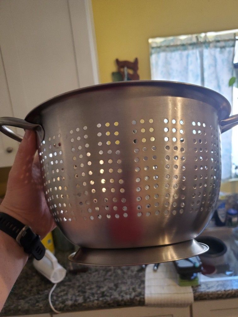 Large Straining Collender