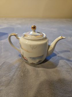 Japanese Kutani White And Gold Porcelain Teapot Fuji Landscape