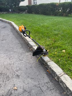 Poulan Professional Commercial Grade Power Head with Weedwacker Edger Trimmer Attachment