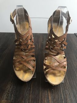 Women’s Tory Burch Wedge Sandals Size 9.5 Brown /Gold. Condition is Pre-owned. See pictures ask questions and make an offer!
