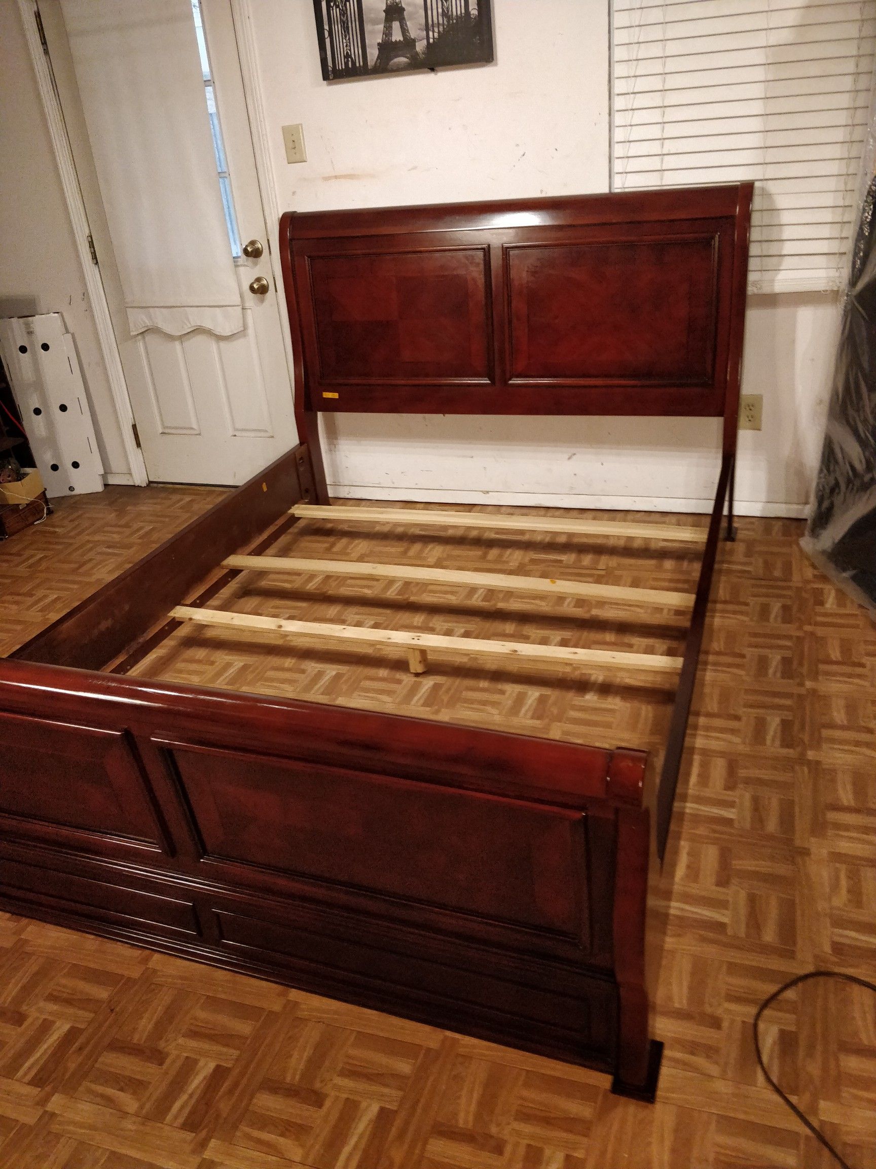 Nice wooden QUEEN size bed frame in great condition, let me know when you can come over to see it to take it outside the house. Headboard:-L65"*H45"
