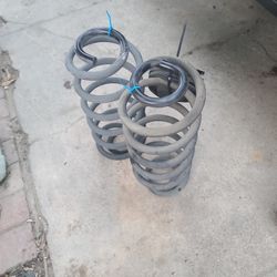Suburban Tahoe Yukon Avalanche Escalade Rear Springs