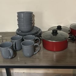 Table W/ Benches  40$$ TODAY 