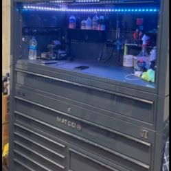 MATCO 4S With Middle Section And Hutch. 