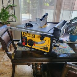 Dewalt 15 Amp Corded 10 in. Job Site Table saw. Stand Not Included .