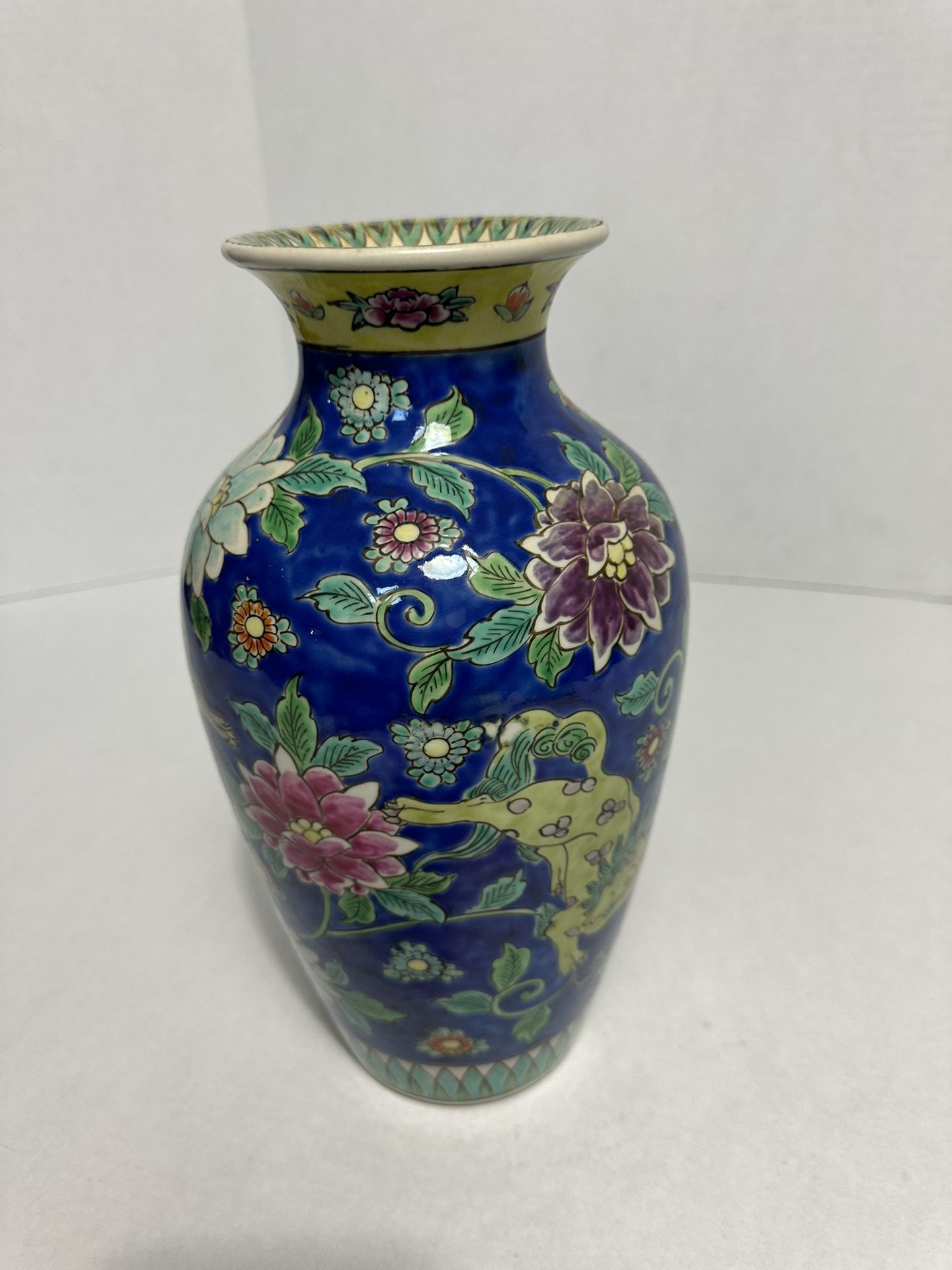 Antique Japanese Vase in Excellent Condition
