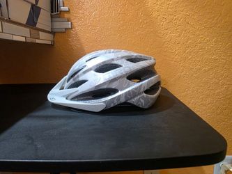 GIRO Verona Bike Helmet – White/Silver Design