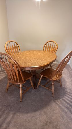 Kitchen Table with 4 Chairs